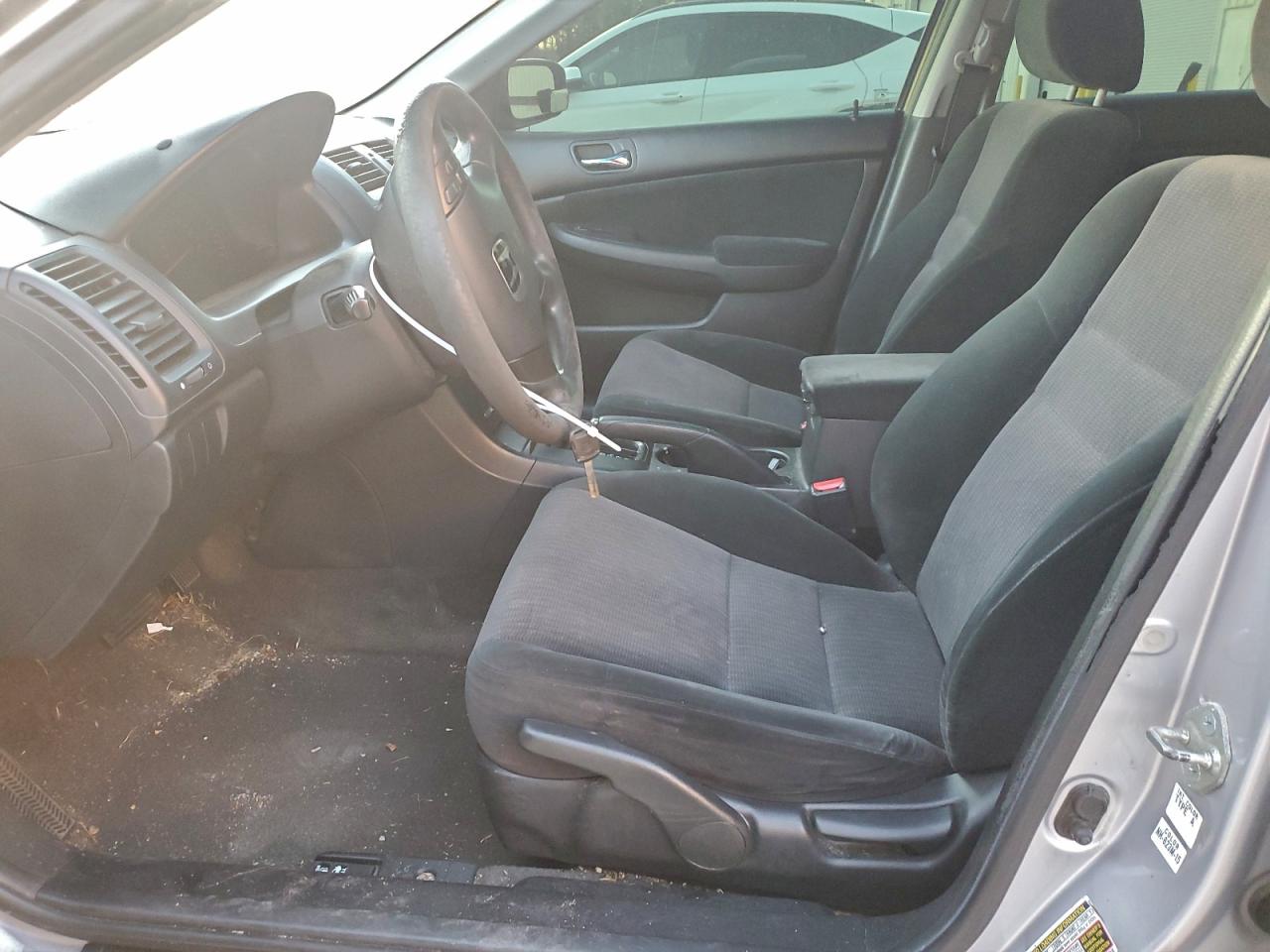 2004 HONDA ACCORD LX photo 7