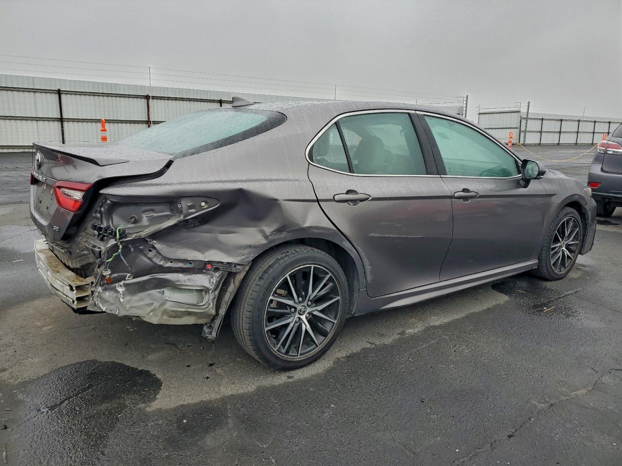 2022 TOYOTA CAMRY SE photo 3