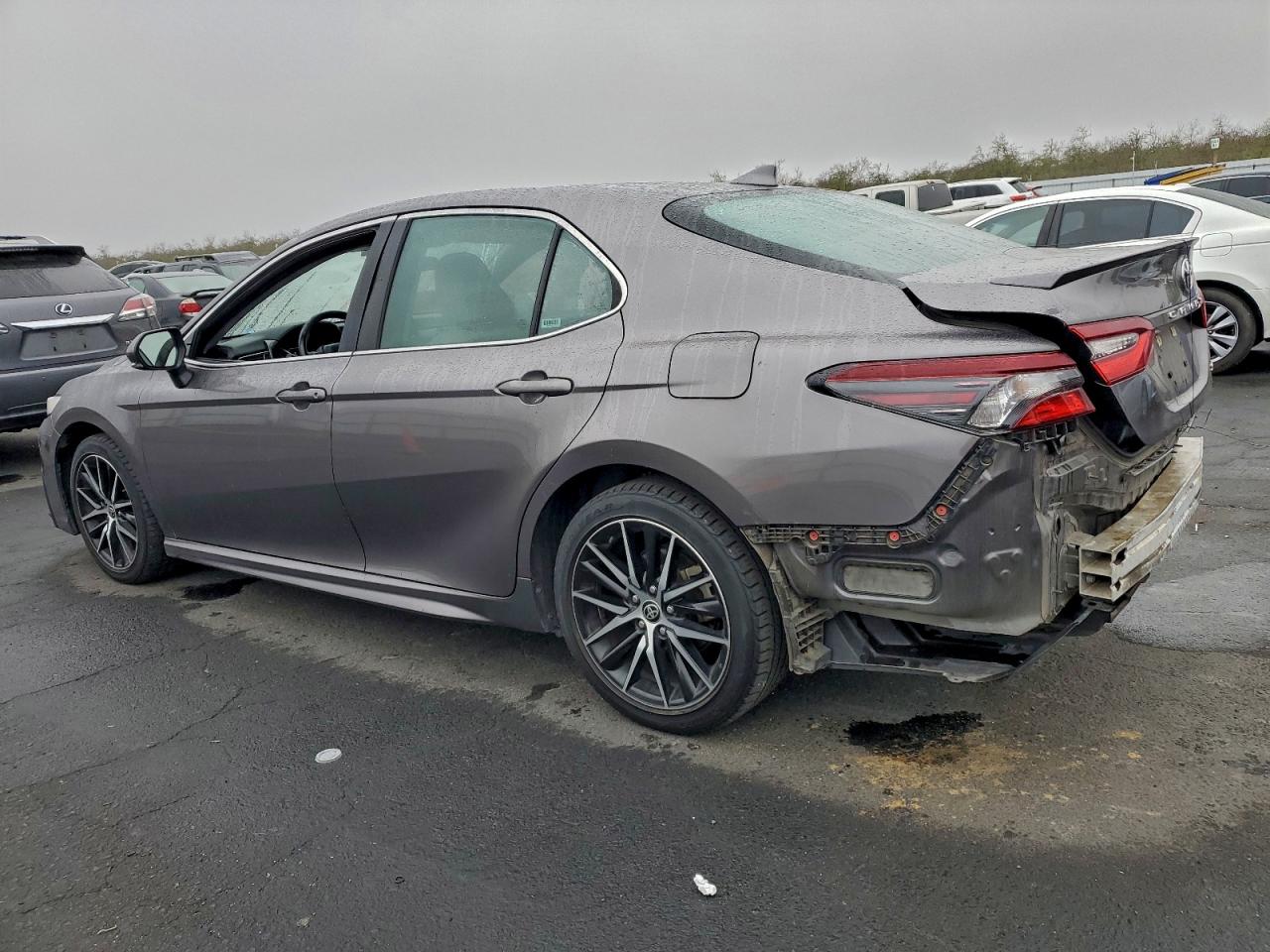 2022 TOYOTA CAMRY SE photo 2