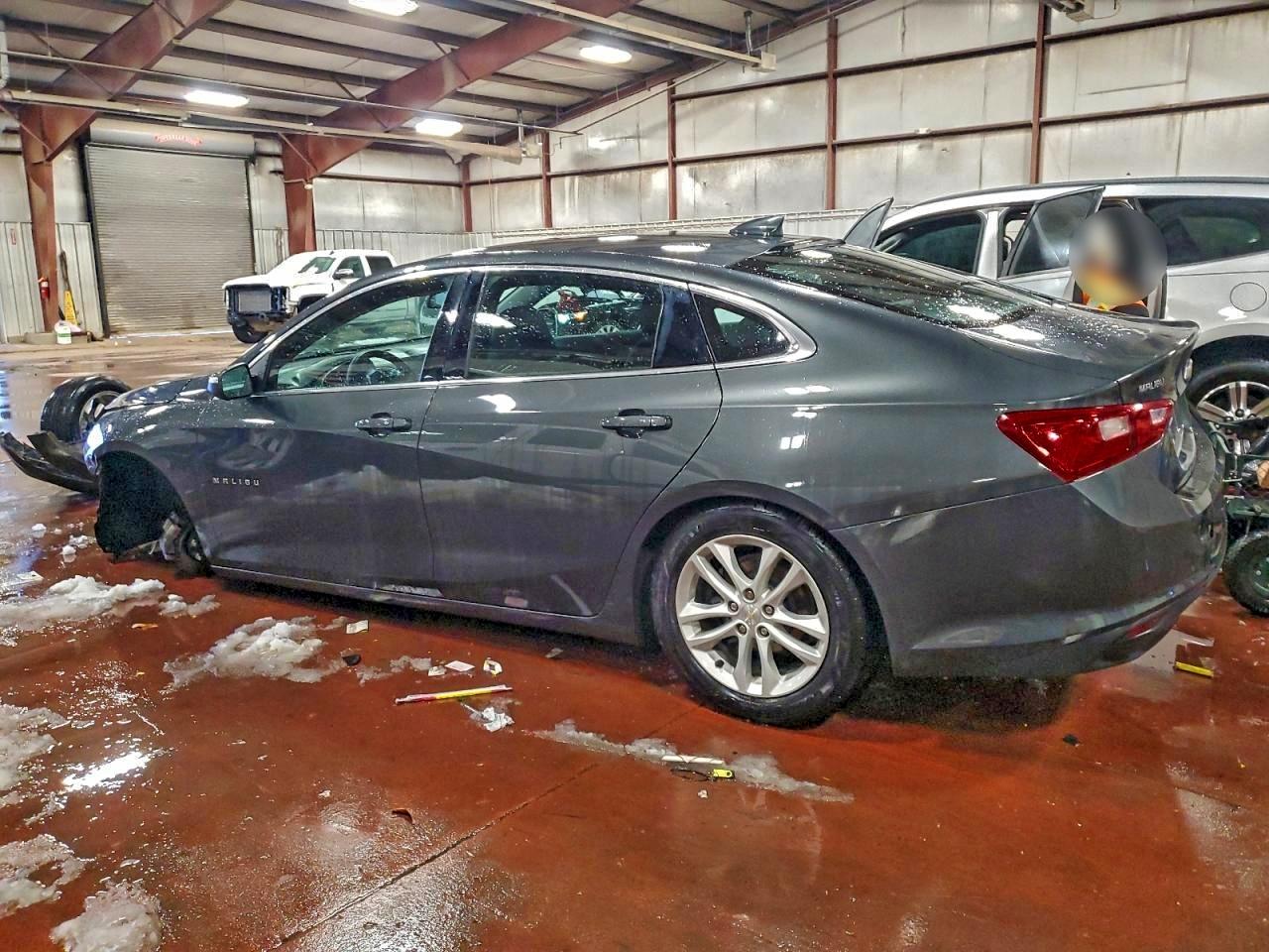 2017 CHEVROLET MALIBU LT photo 2