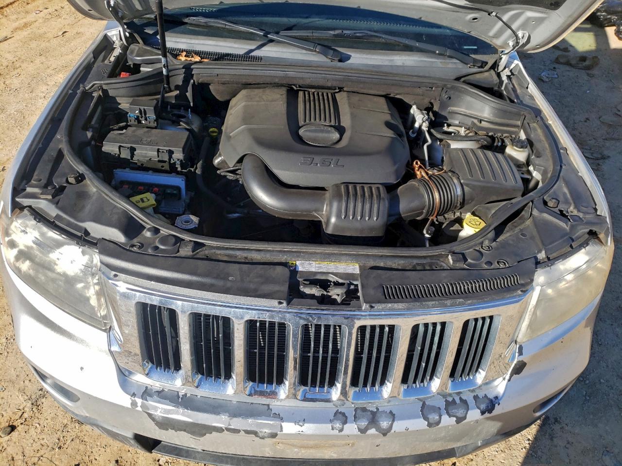 2011 JEEP GRAND CHEROKEE LAREDO photo 12