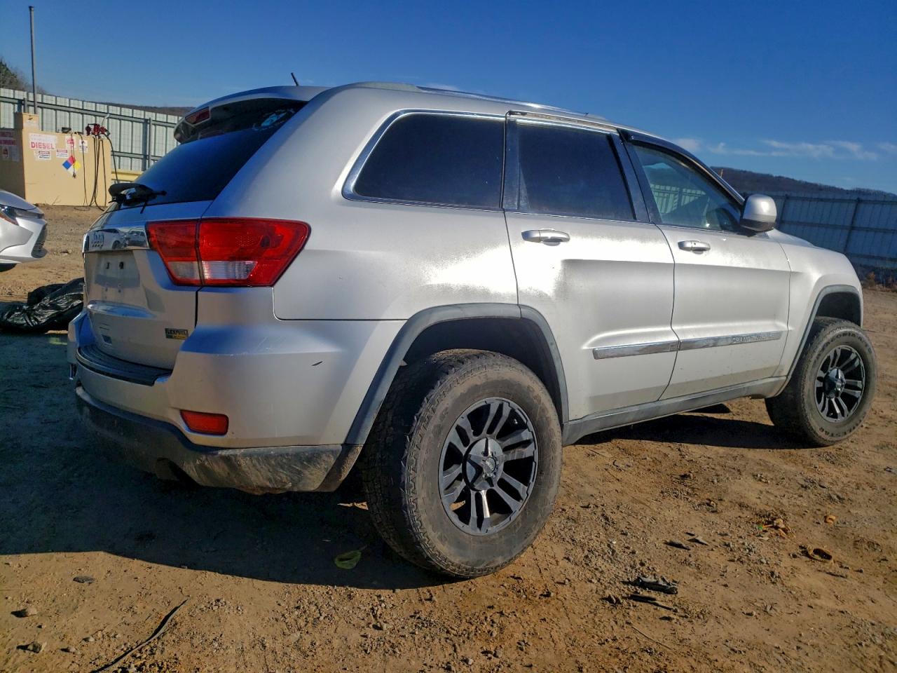 2011 JEEP GRAND CHEROKEE LAREDO photo 3