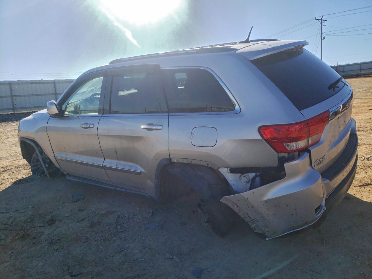 2011 JEEP GRAND CHEROKEE LAREDO photo 2