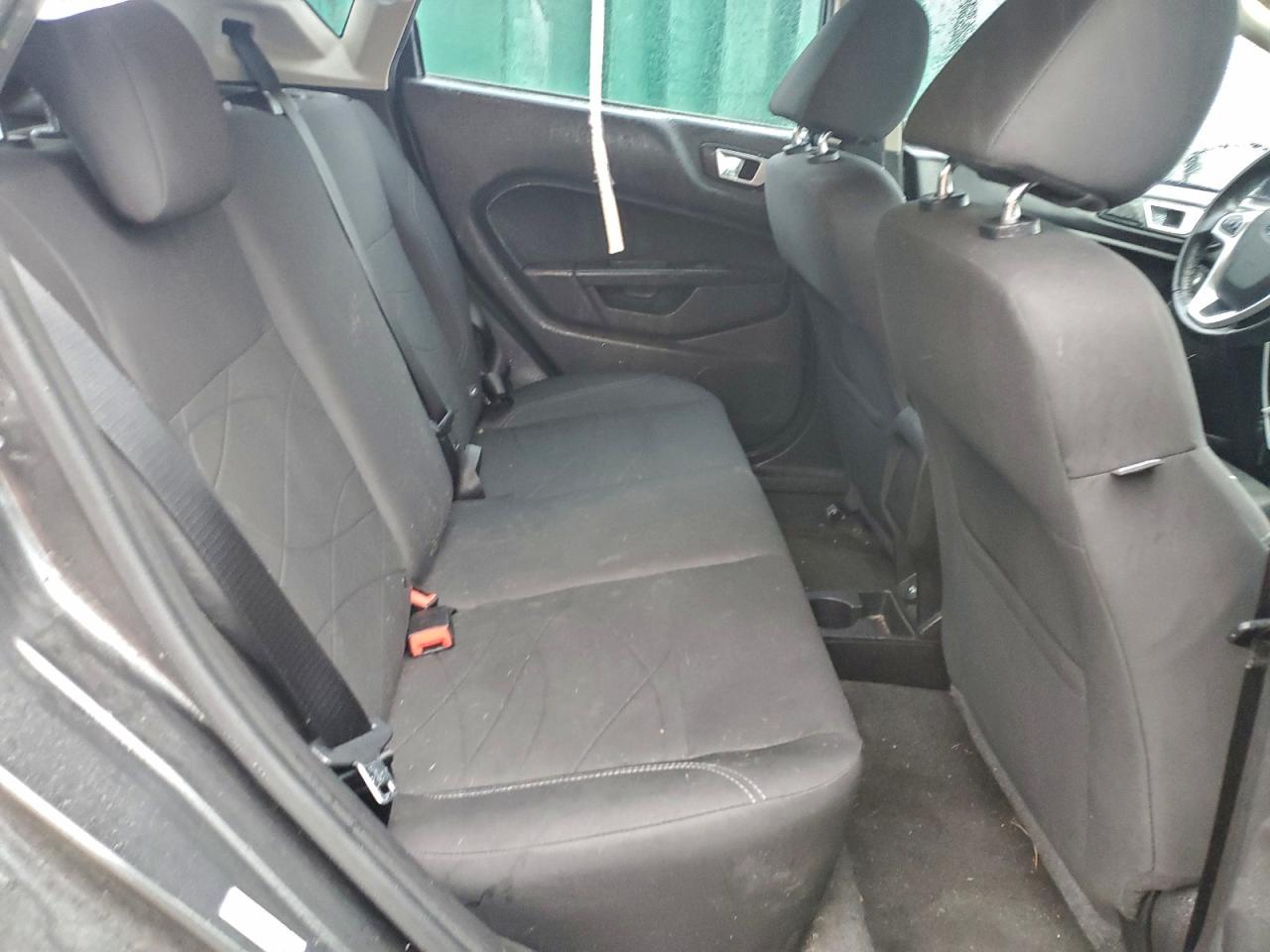 2015 FORD FIESTA SE photo 11