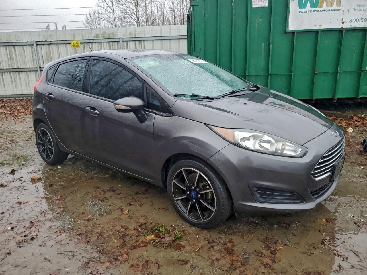 2015 FORD FIESTA SE photo 4