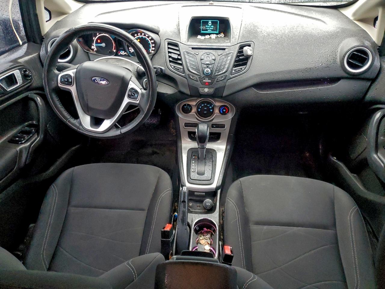 2015 FORD FIESTA SE photo 8