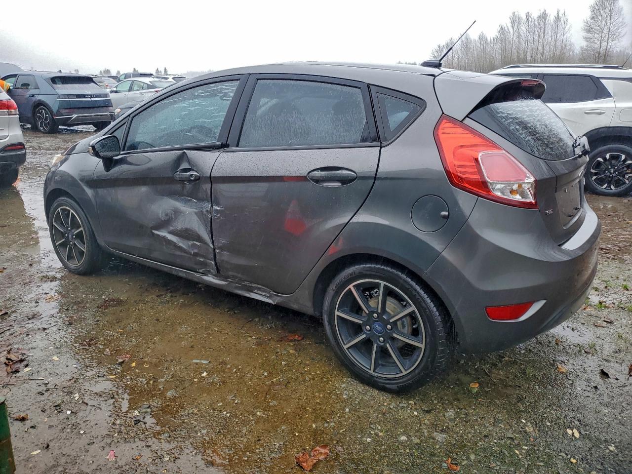 2015 FORD FIESTA SE photo 2