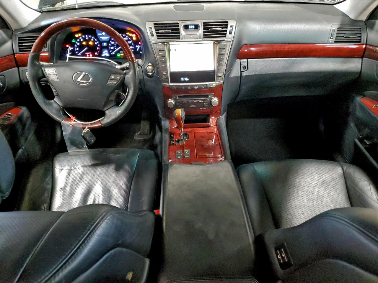 2010 LEXUS LS 460 photo 8