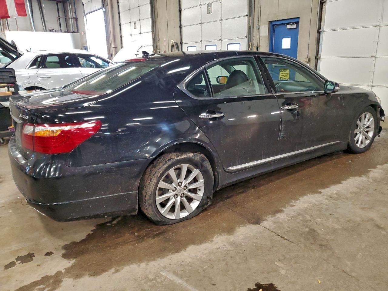 2010 LEXUS LS 460 photo 3