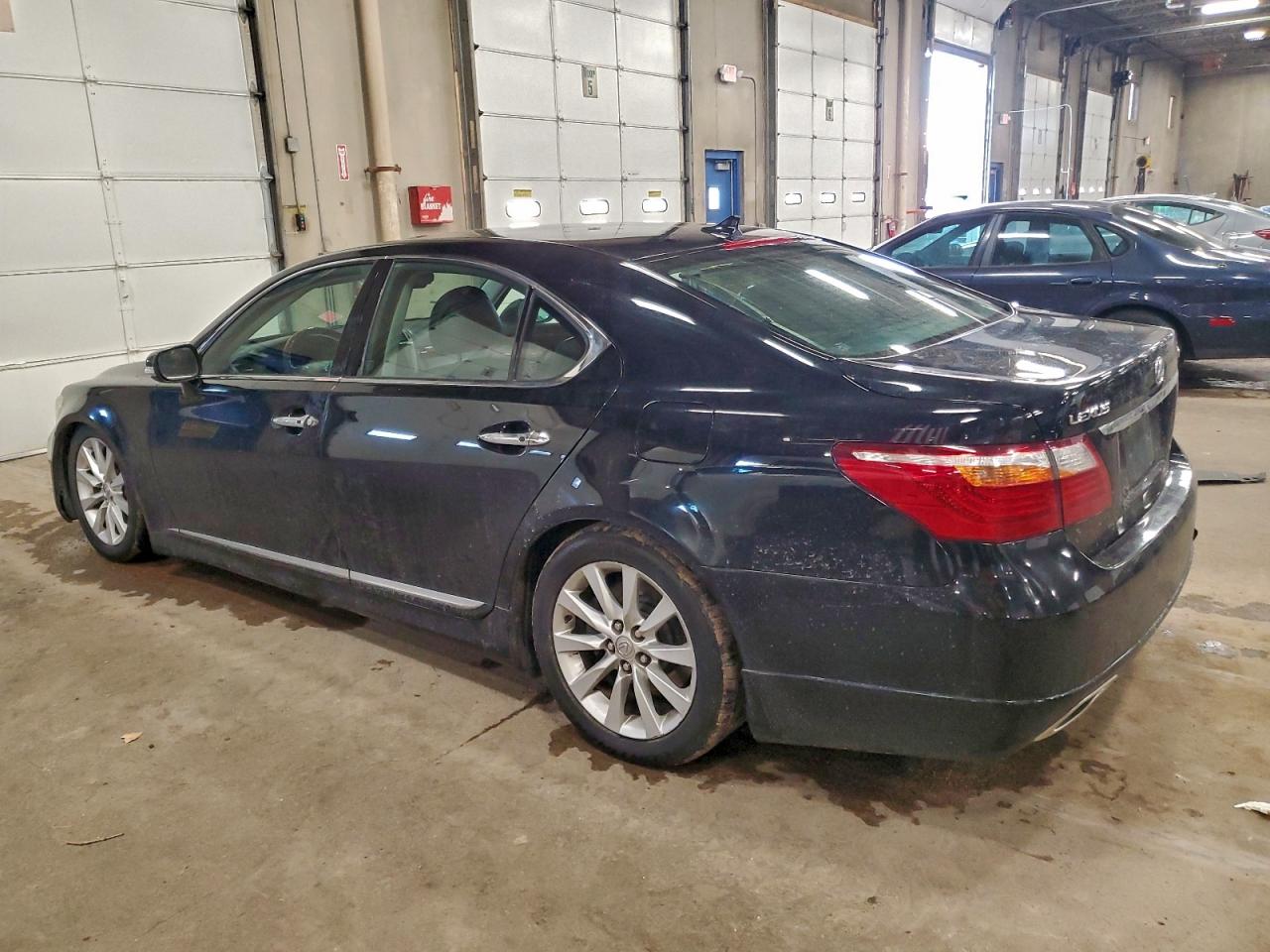 2010 LEXUS LS 460 photo 2