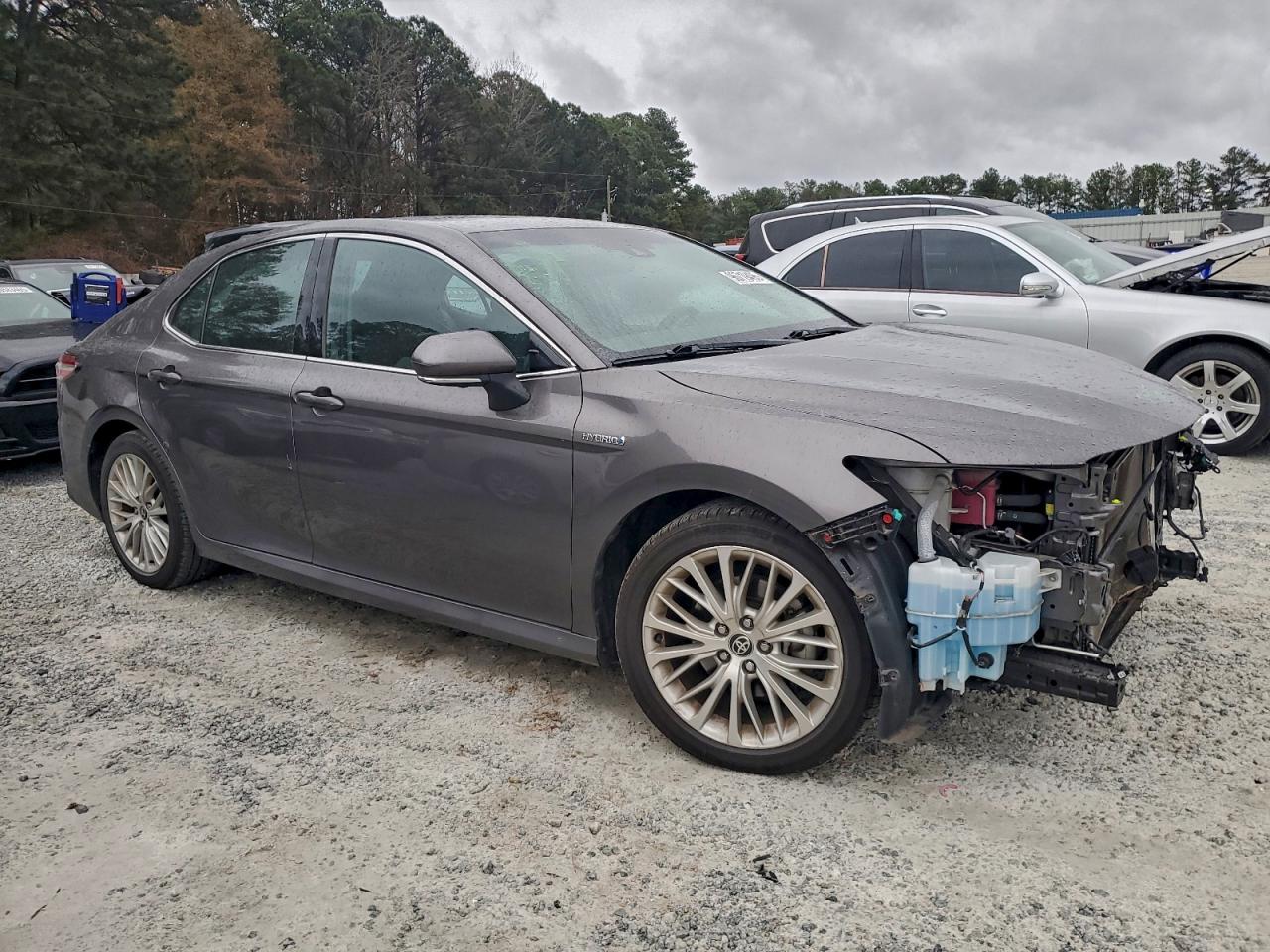 2020 TOYOTA CAMRY XLE photo 4