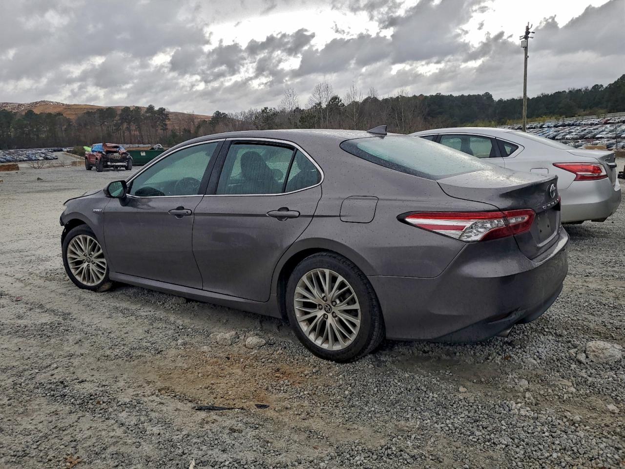 2020 TOYOTA CAMRY XLE photo 2