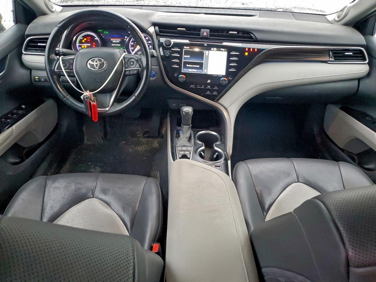 2020 TOYOTA CAMRY XLE photo 8