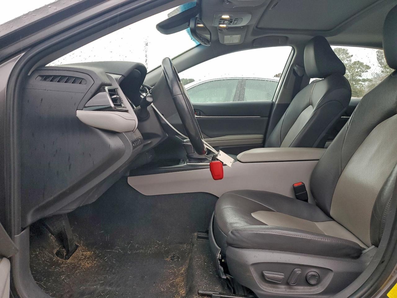 2020 TOYOTA CAMRY XLE photo 7