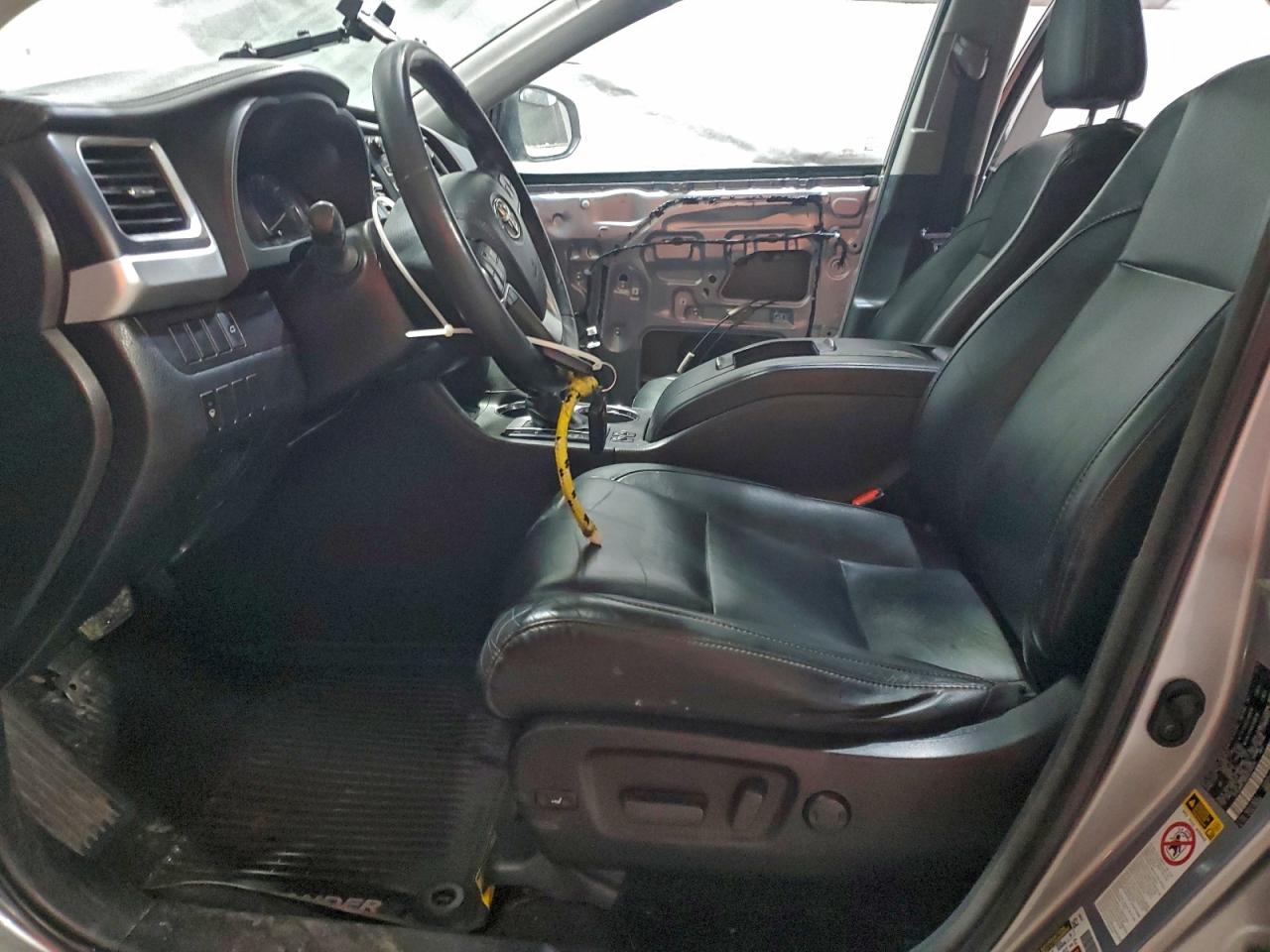 2016 TOYOTA HIGHLANDER XLE photo 7