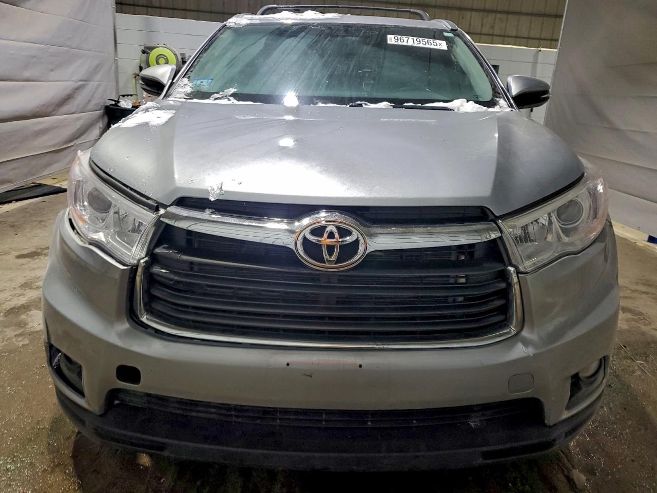 2016 TOYOTA HIGHLANDER XLE photo 5