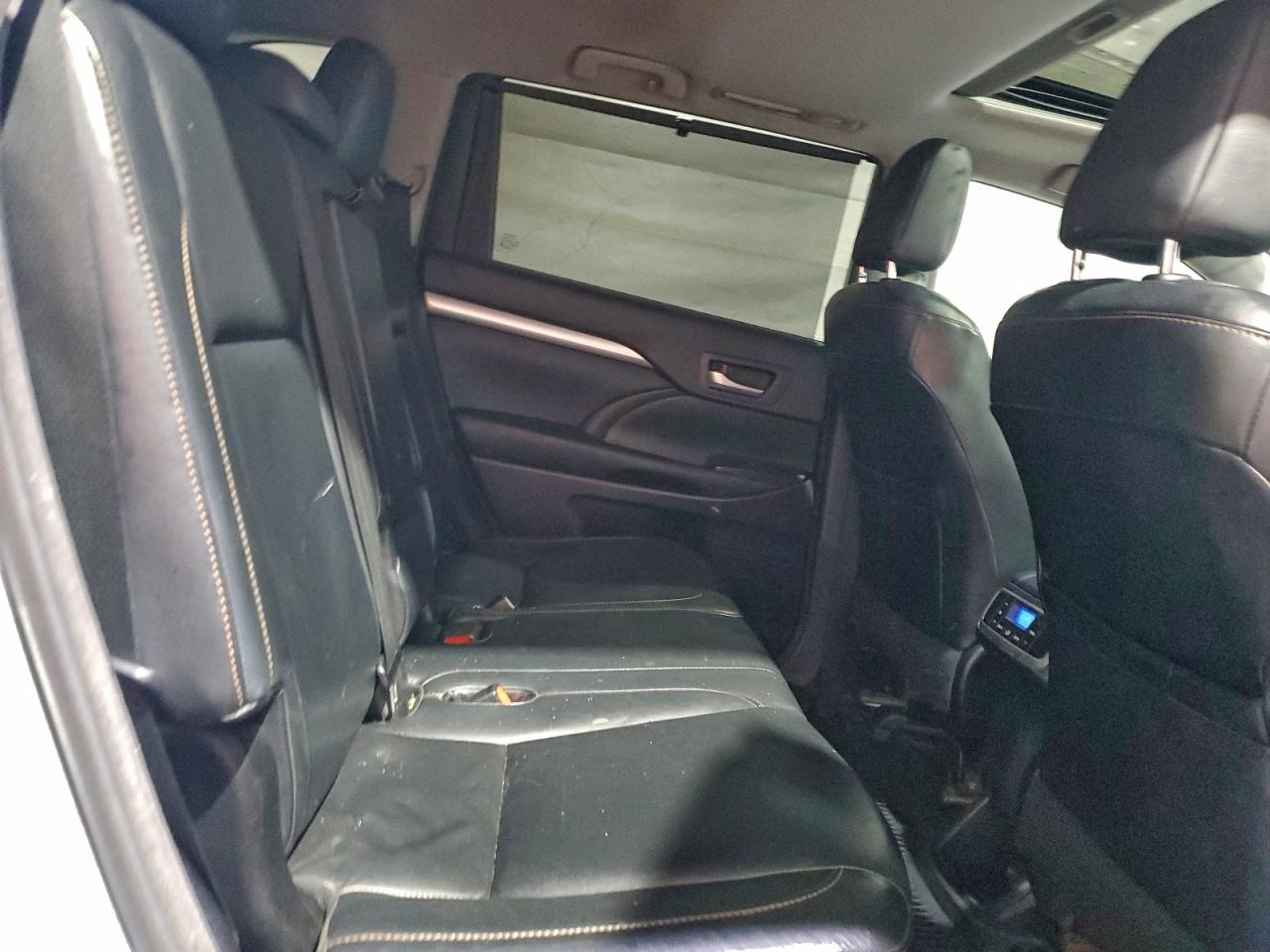 2016 TOYOTA HIGHLANDER XLE photo 11