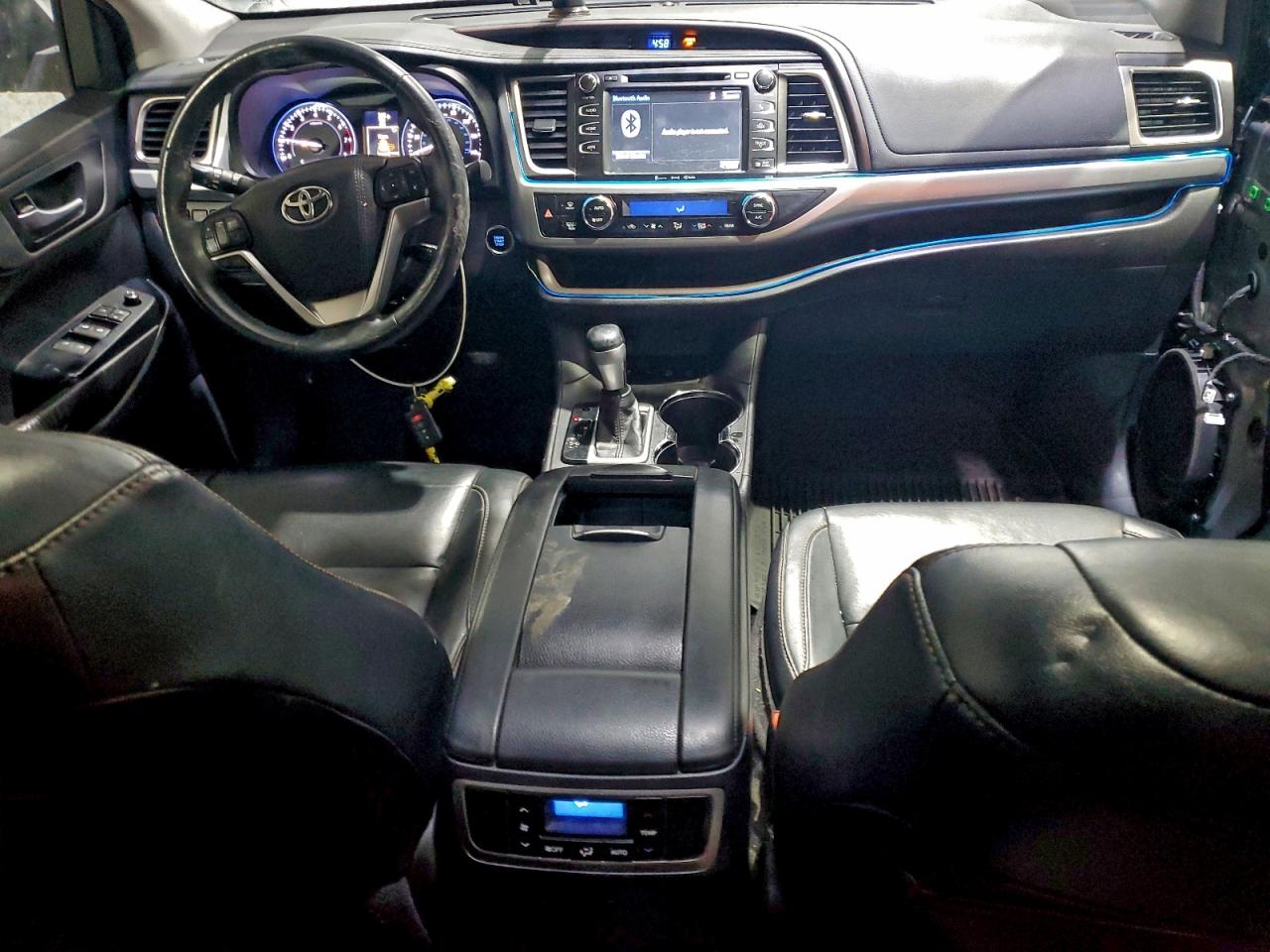 2016 TOYOTA HIGHLANDER XLE photo 8