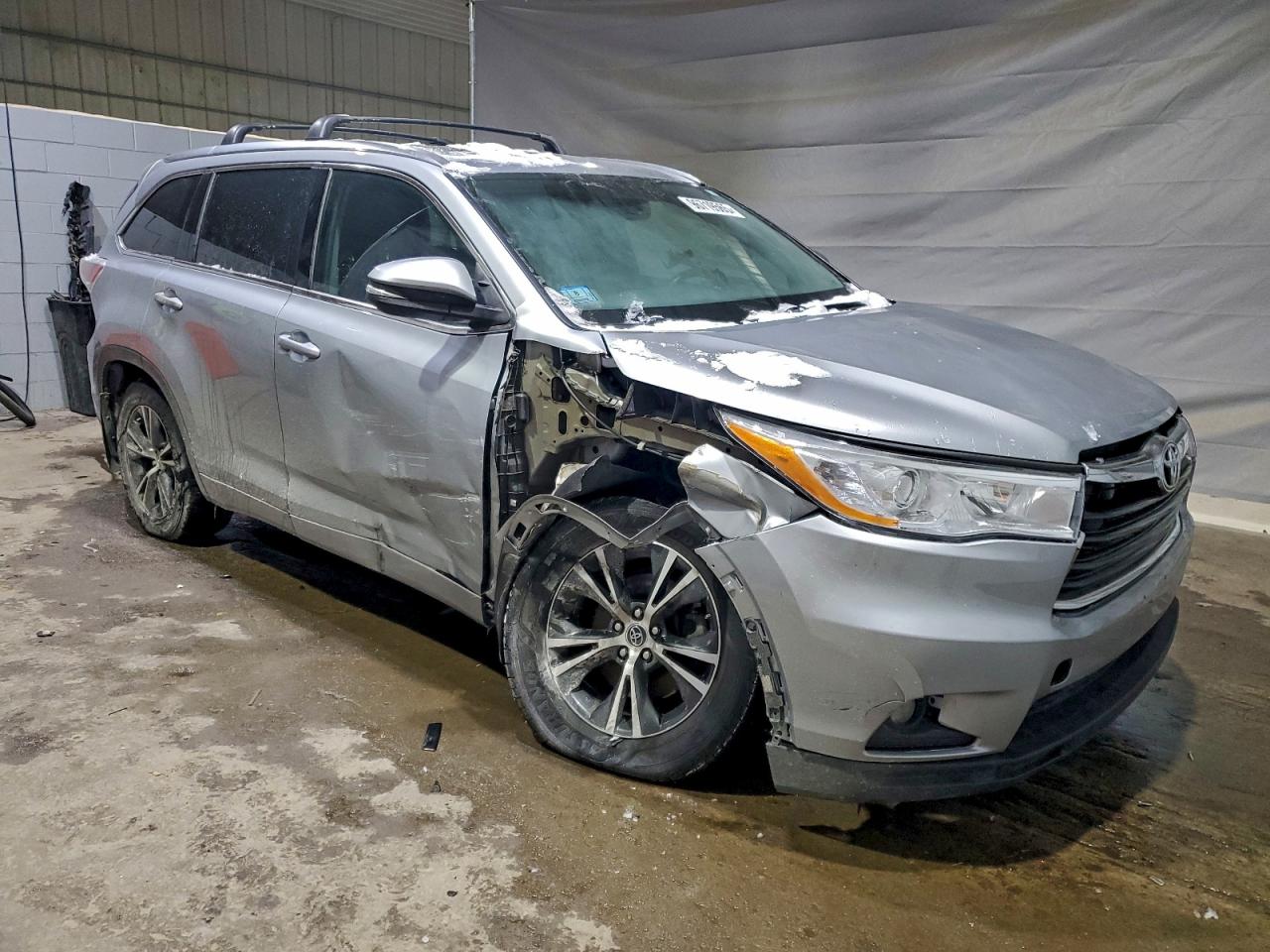 2016 TOYOTA HIGHLANDER XLE photo 4