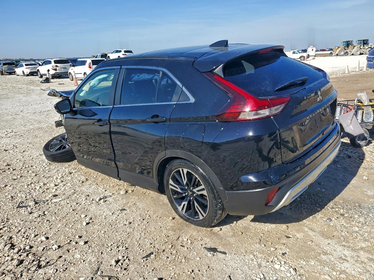 2023 MITSUBISHI ECLIPSE CROSS SE photo 2