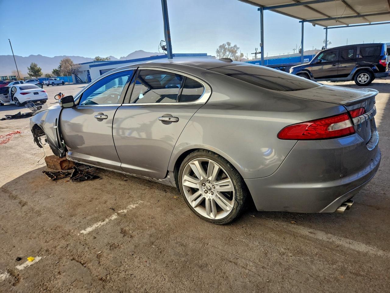 2011 JAGUAR XF R photo 2