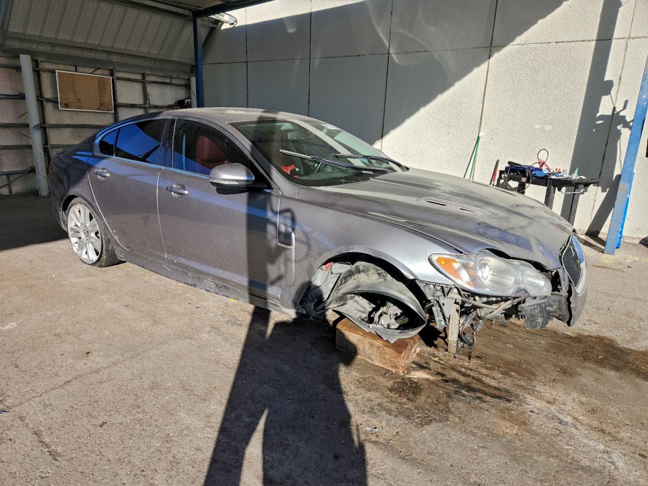 2011 JAGUAR XF R photo 4