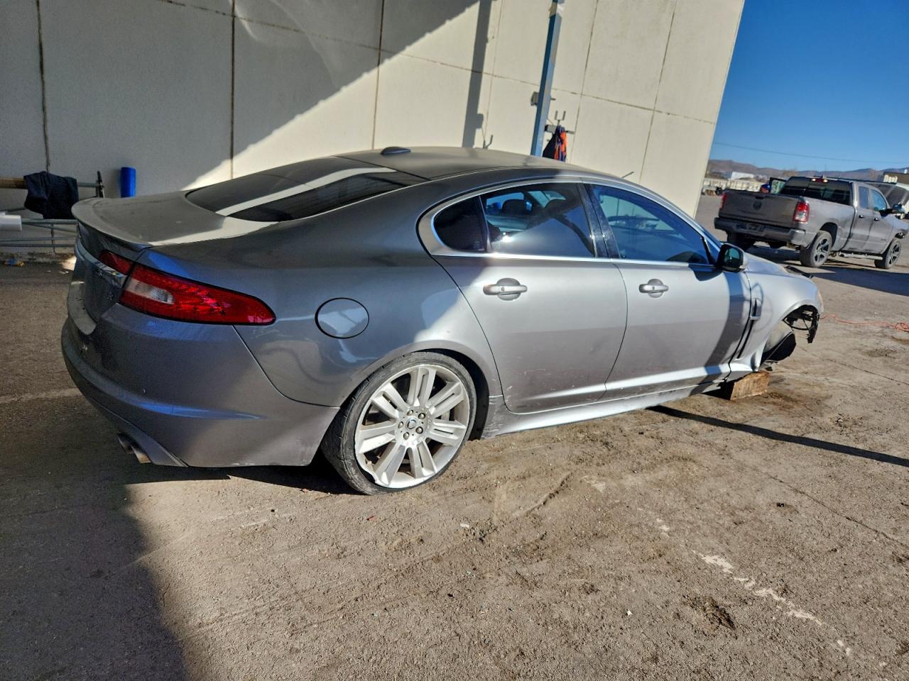 2011 JAGUAR XF R photo 3