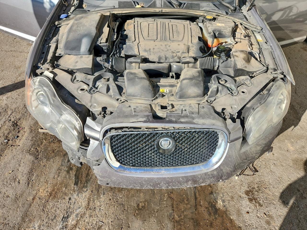 2011 JAGUAR XF R photo 11