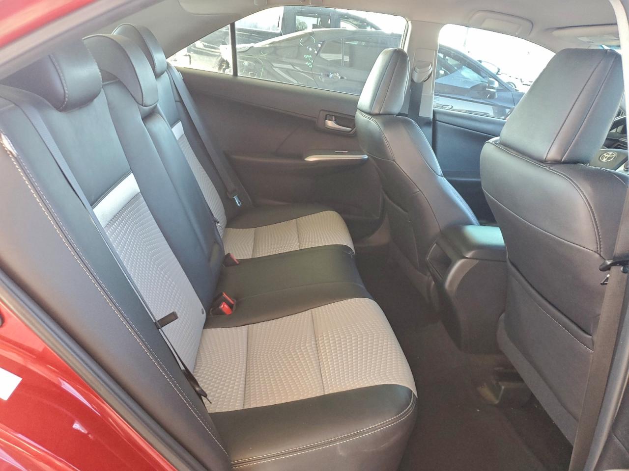 2014 TOYOTA CAMRY L photo 10