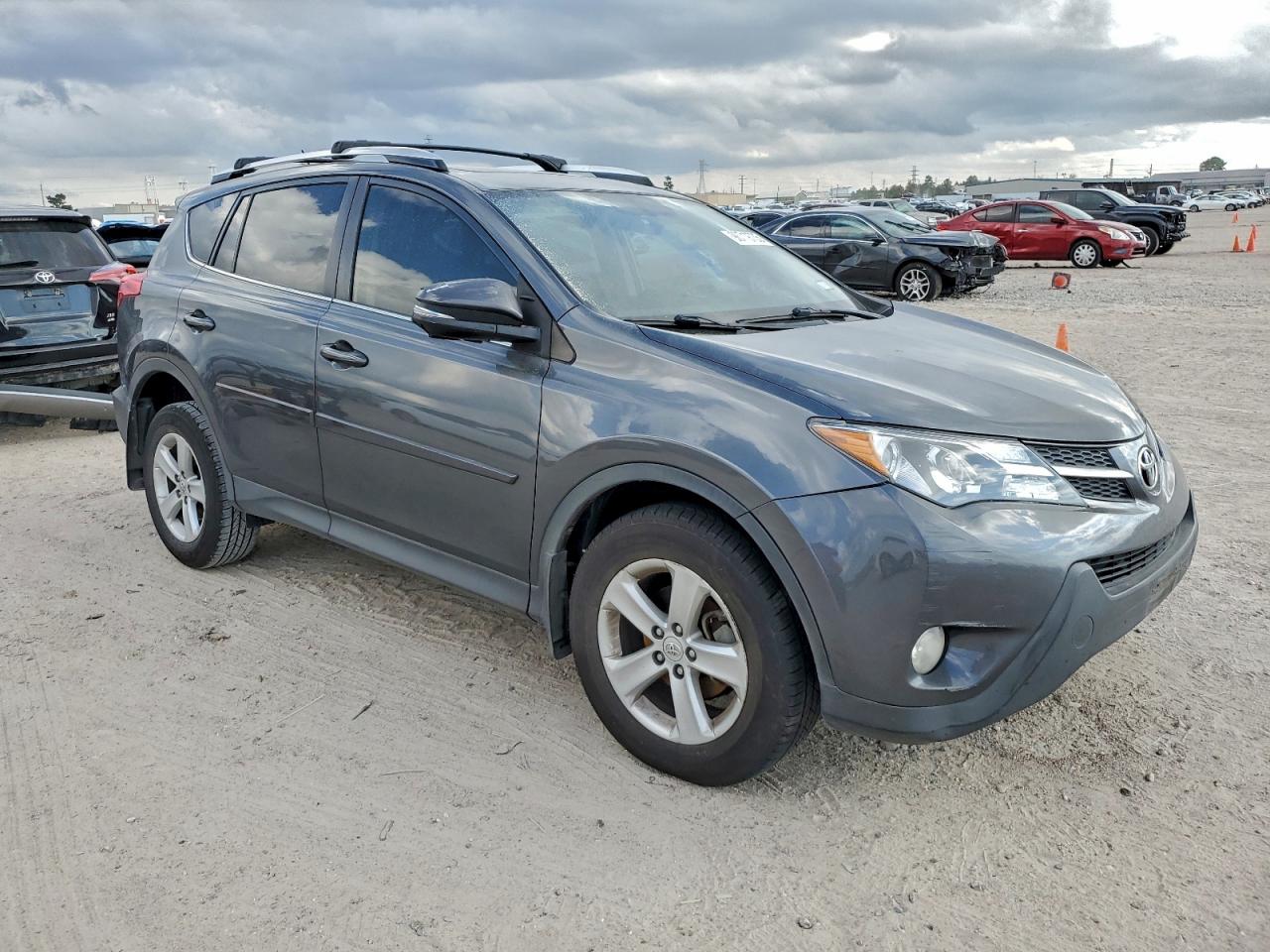 2013 TOYOTA RAV4 XLE photo 4
