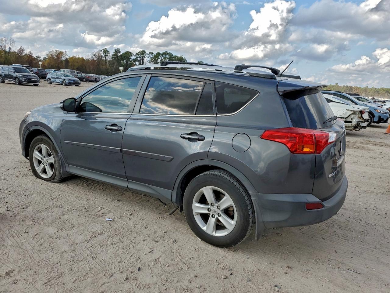 2013 TOYOTA RAV4 XLE photo 2