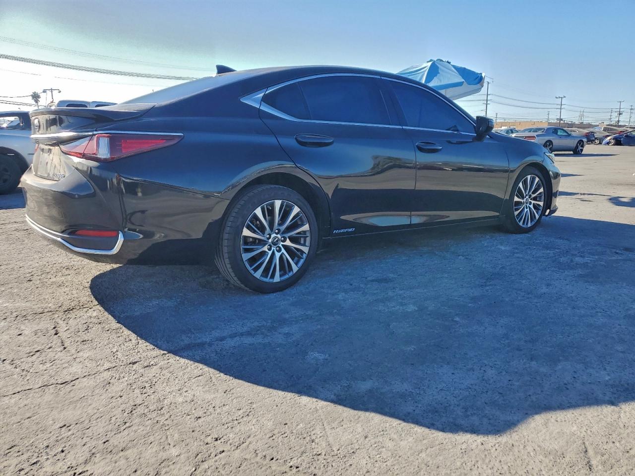 2021 LEXUS ES 300H photo 3