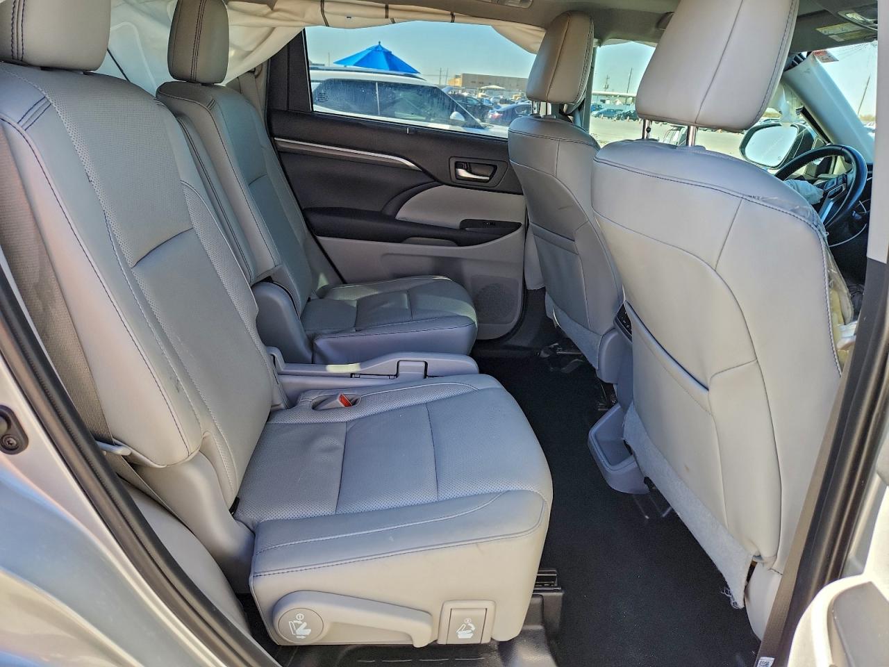 2019 TOYOTA HIGHLANDER LIMITED photo 10