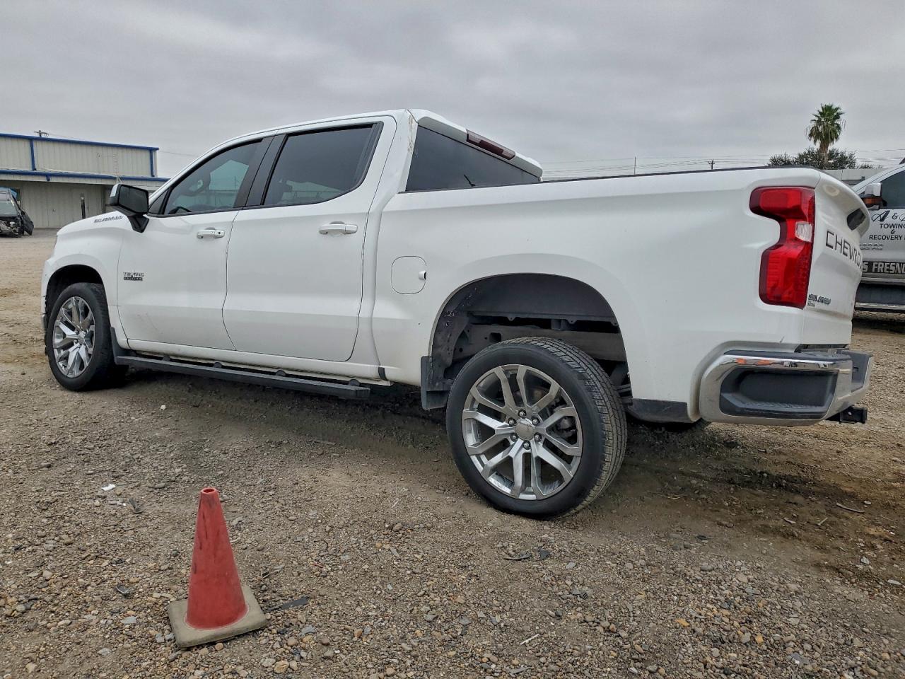 2020 CHEVROLET SILVERADO C1500 LT photo 2