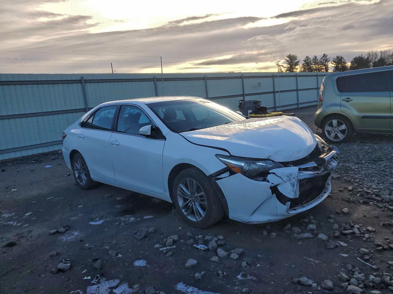 2017 TOYOTA CAMRY SE photo 4