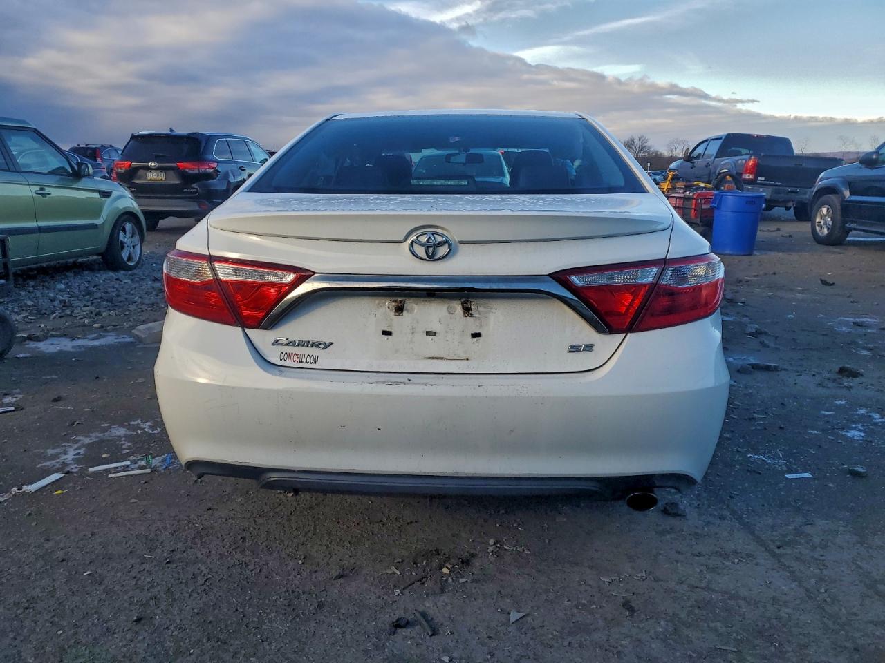 2017 TOYOTA CAMRY SE photo 6