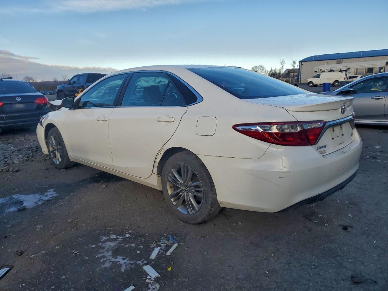 2017 TOYOTA CAMRY SE photo 2