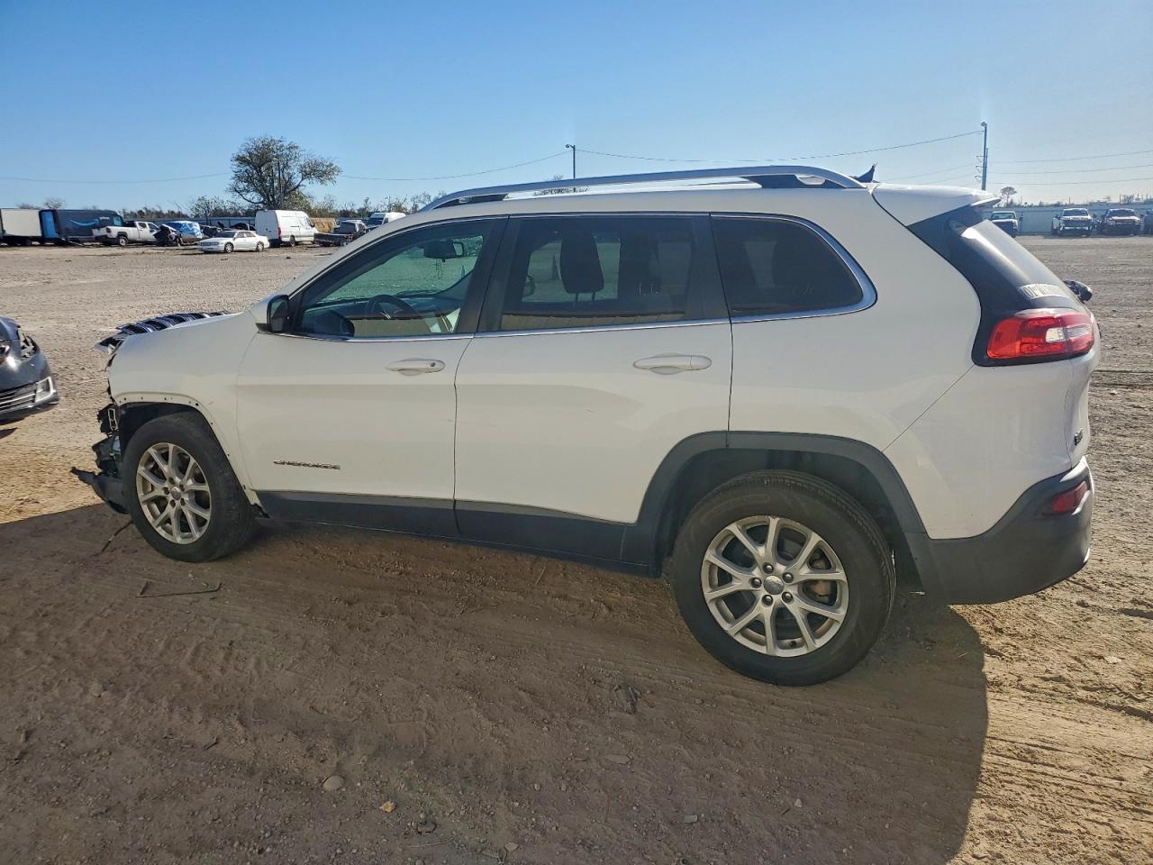 2015 JEEP CHEROKEE LATITUDE photo 2