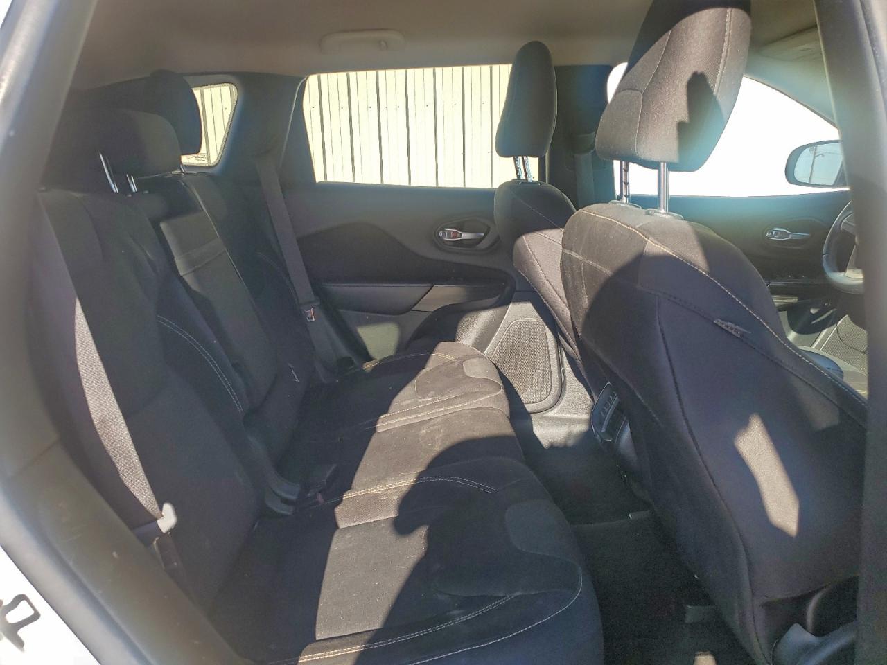 2015 JEEP CHEROKEE LATITUDE photo 11