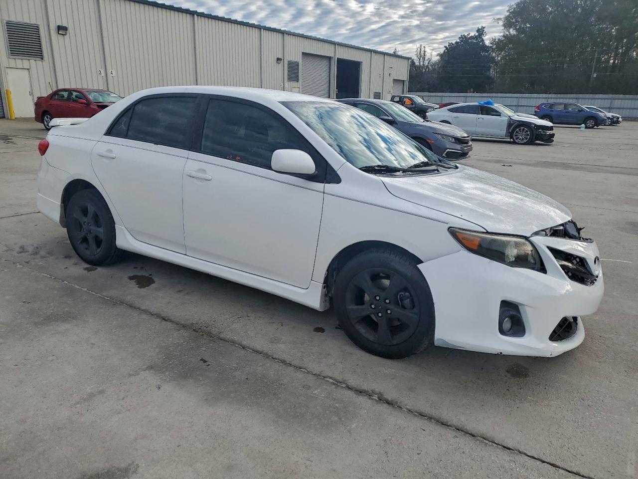2013 TOYOTA COROLLA BASE photo 4