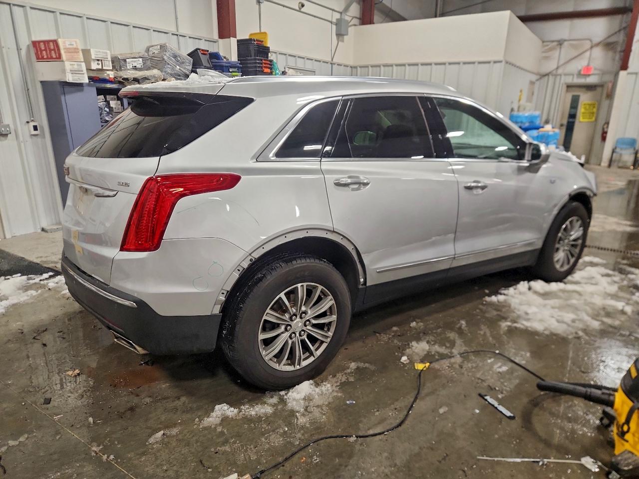 2017 CADILLAC XT5 LUXURY photo 3