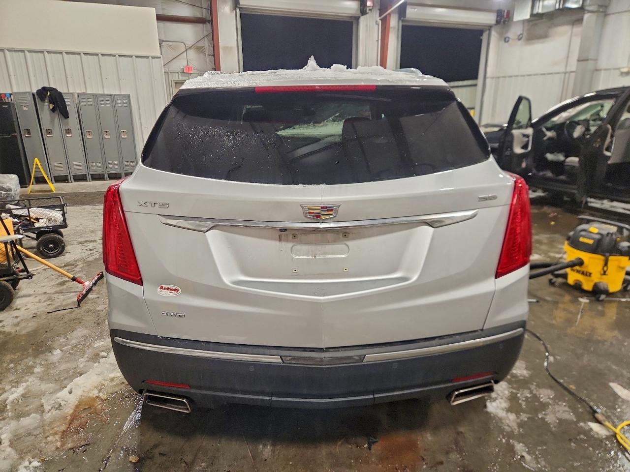2017 CADILLAC XT5 LUXURY photo 6