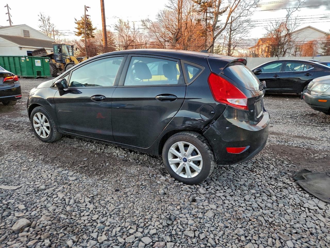 2011 FORD FIESTA SE photo 2