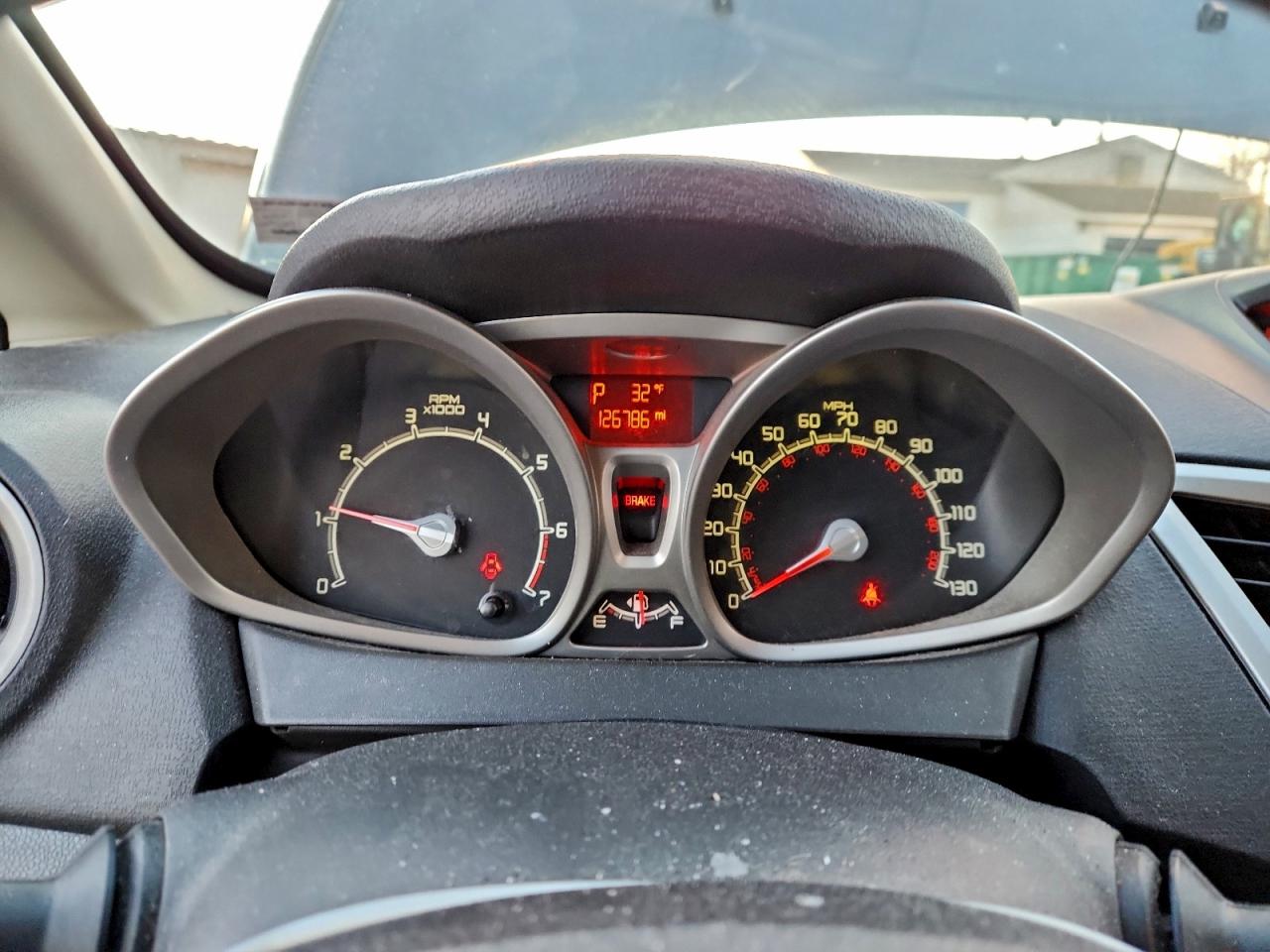 2011 FORD FIESTA SE photo 9