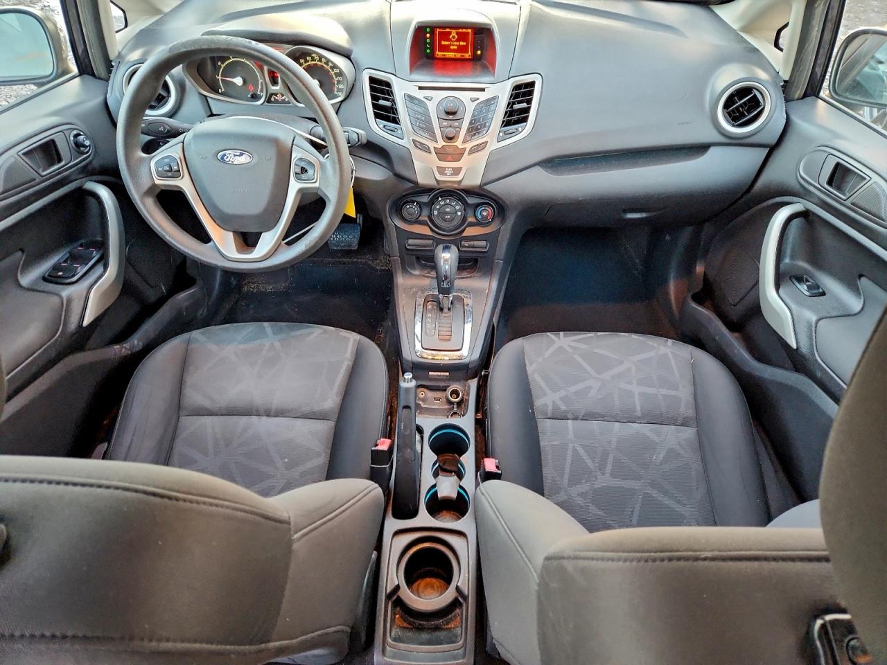 2011 FORD FIESTA SE photo 8