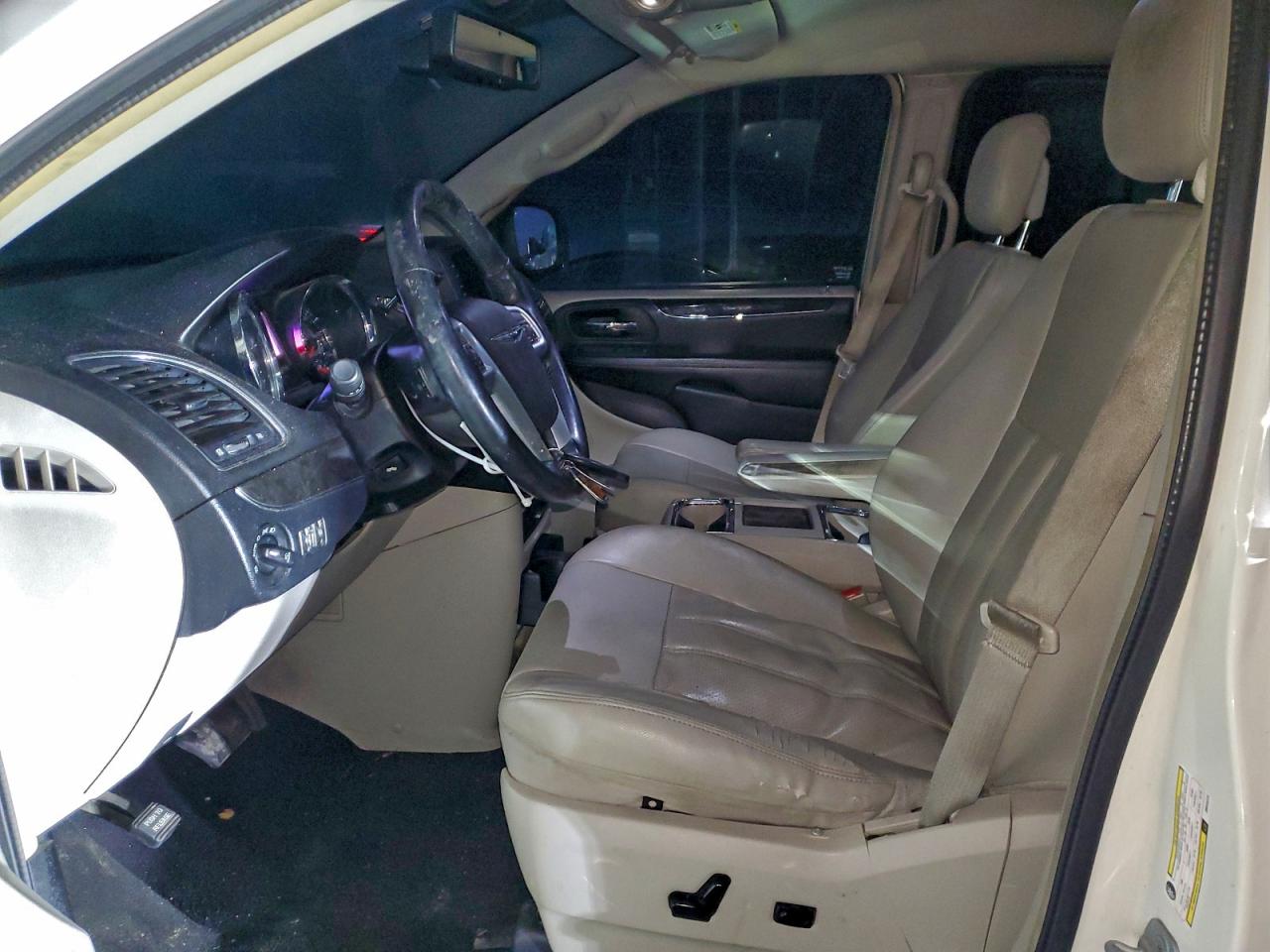 2013 CHRYSLER TOWN & COUNTRY TOURING L photo 7