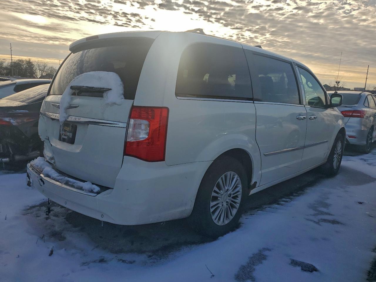2013 CHRYSLER TOWN & COUNTRY TOURING L photo 3