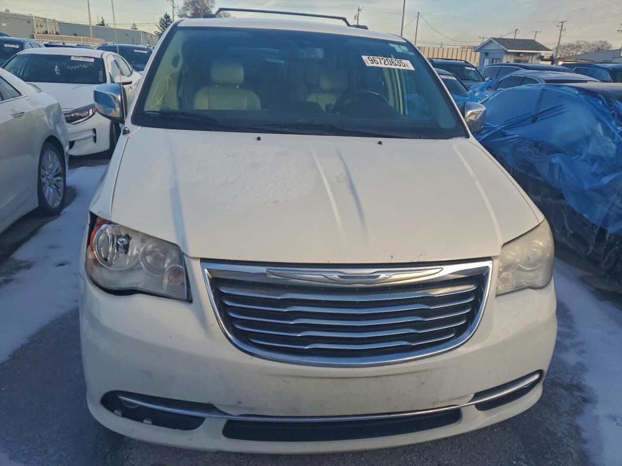 2013 CHRYSLER TOWN & COUNTRY TOURING L photo 5