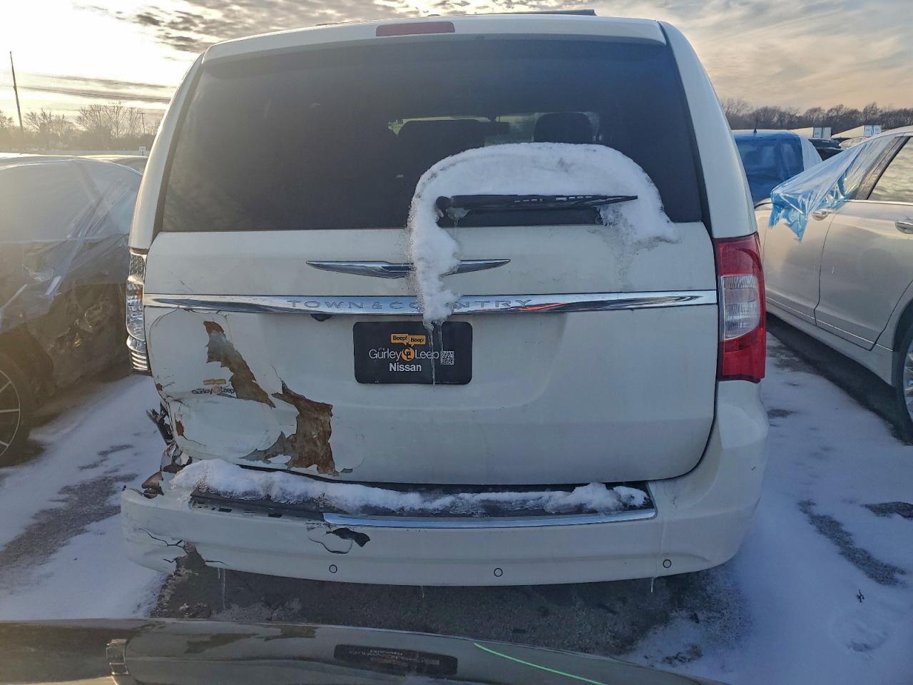 2013 CHRYSLER TOWN & COUNTRY TOURING L photo 6