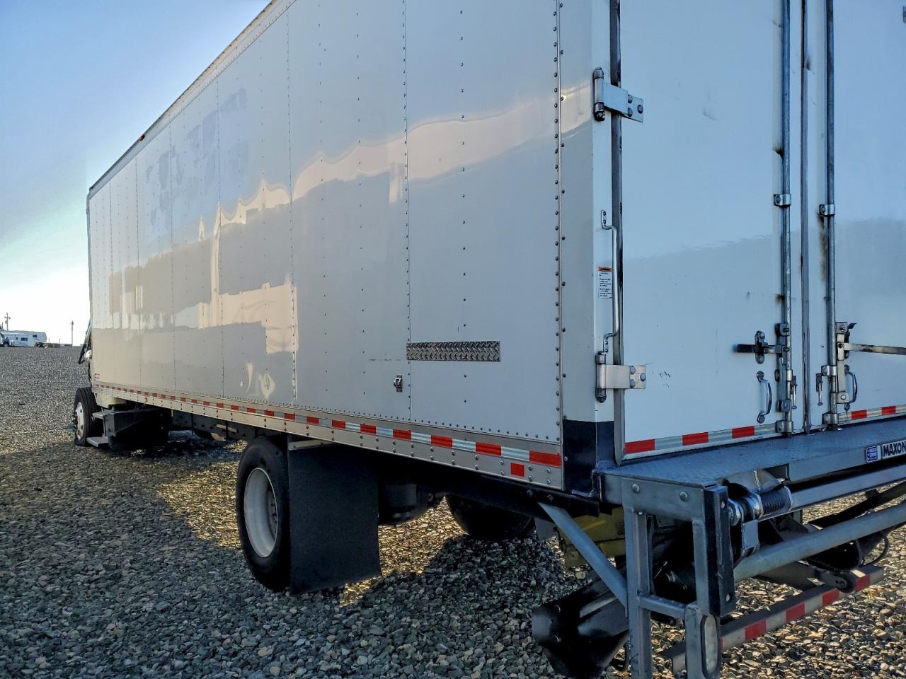 2020 FREIGHTLINER M2 106 MED - Box Truck photo 2